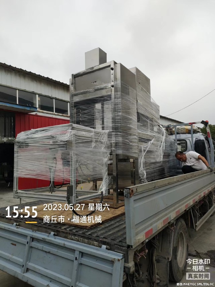 临沂客户订购一台全自动糕点压块机