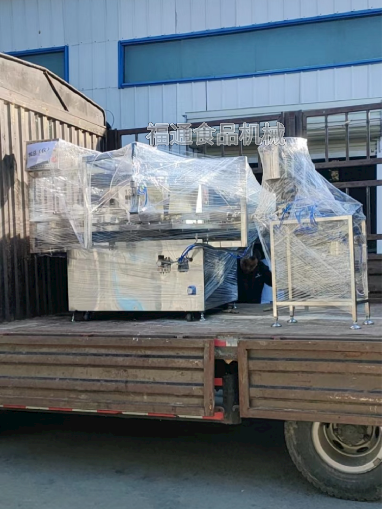 聊城客户订购一台蛋卷机