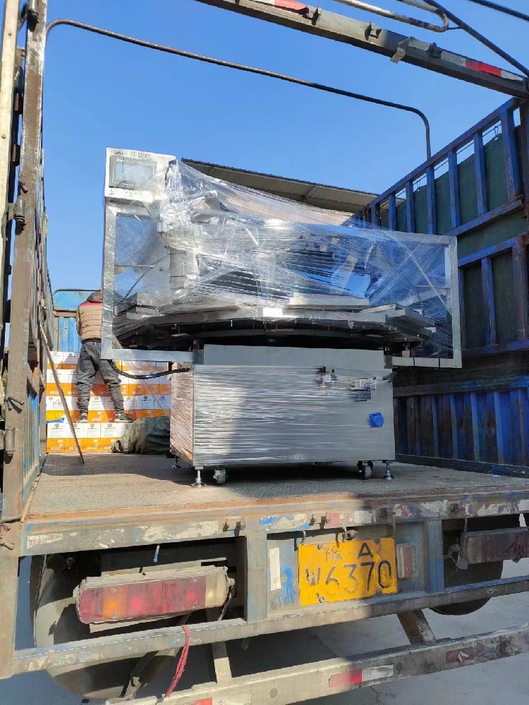 江苏客户订购一台蛋卷机