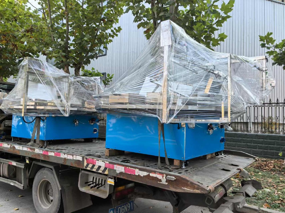 新乡客户订购的蛋卷机已经发货了